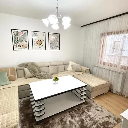 Cozy Midtown Flat W/ Free Parking