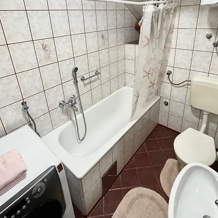 Cozy Midtown Flat W/ Free Parking Lägenhet Sarajevo